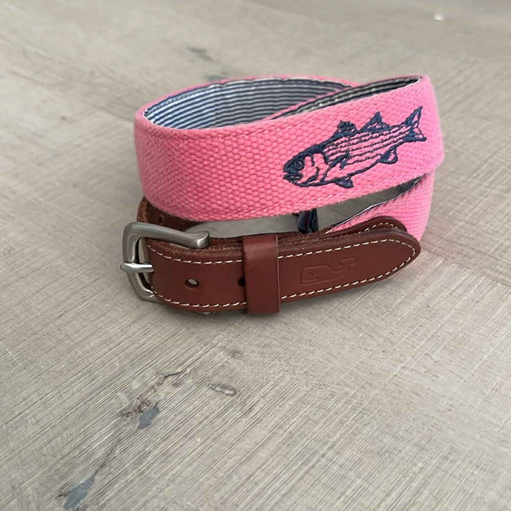Vineyard Vines embroidered fish canvas club belt